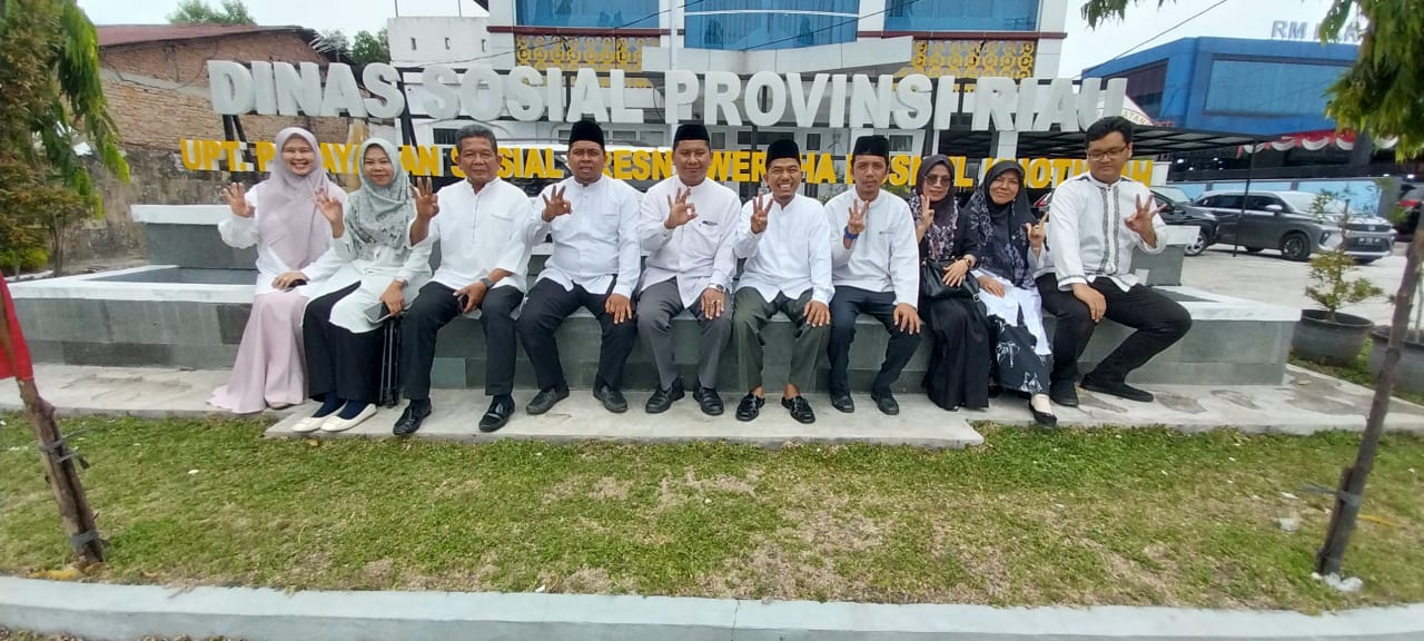 Milad ke 3 Pascasarjana: Anjangsana ke Panti Lansia Husnul Khotimah Marpoyan Pekanbaru